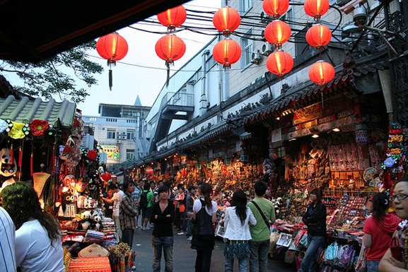 street_market_in_beijing
