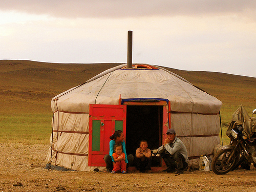 FAMILIA mongolia yurta