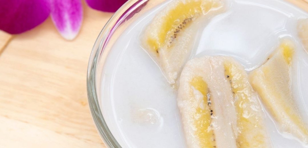 Postre tailandés…¡platano con leche de coco!