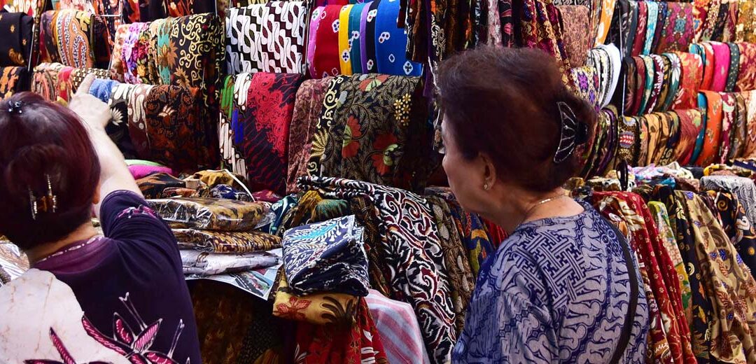 Viajar a Indonesia a través del batik: tradición, arte vivo y experiencia cultural única