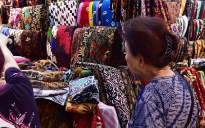Viajar a Indonesia a través del batik: tradición, arte vivo y experiencia cultural única