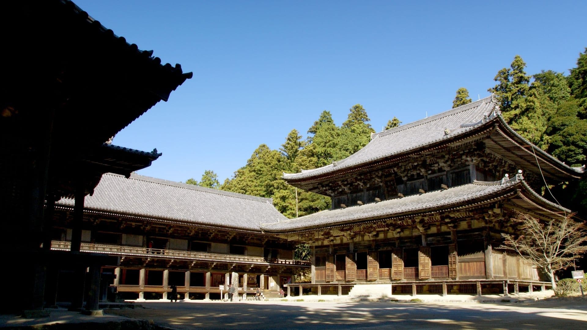 el Templo Shoshazan Engyo-ji, en Himeji, Japón, y la película El último samurái.