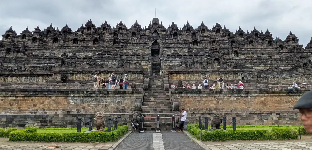 Borobudur: El enigma del gran templo budista de Java