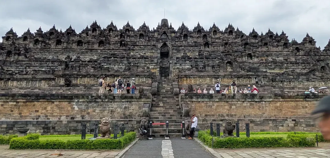 Borobudur: El enigma del gran templo budista de Java