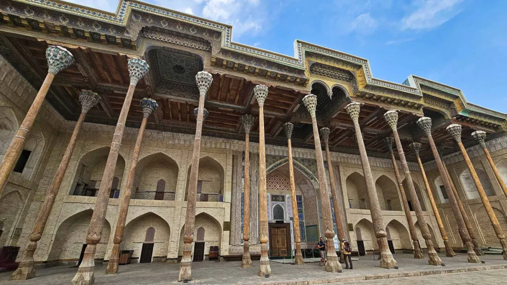 24 mar. Mezquita Bolo-Hauz, Bukhara — Uzbekistán Salida Especial Semana Santa 21 Marzo 2027
