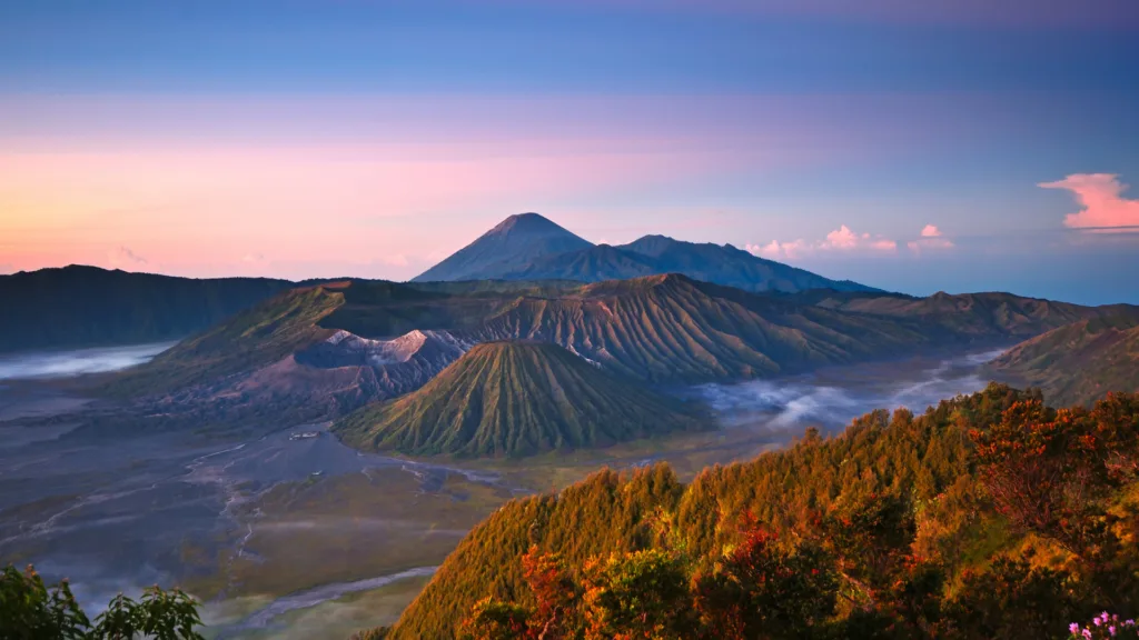 Malasia, Indonesia y Singapur · Indonesia: templos, volcanes, islas y playas