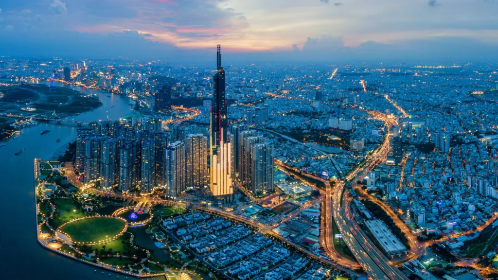 Vista panorámica de Ho Chi Minh con el rascacielos Landmark 81, Vietnam