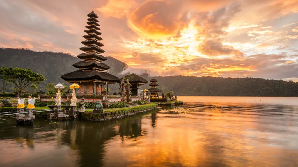 SUR DE BALI – LOVINA BEACH — Sumatra, Java y Bali