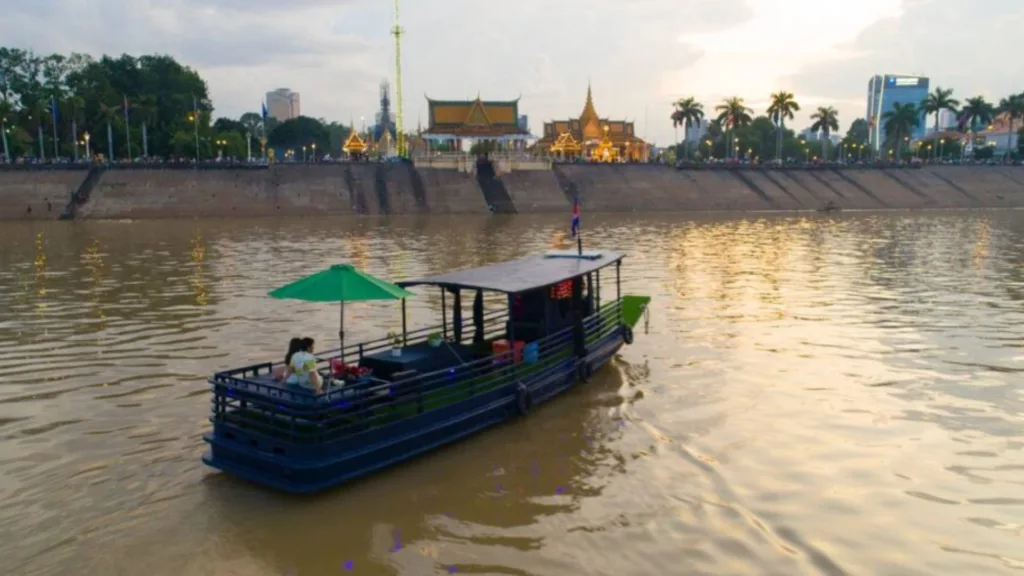 Crucero por el Rio, Phnom Penh — Camboya al Completo
