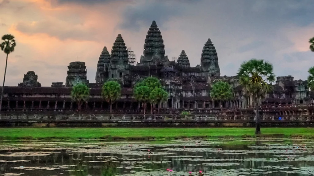 Angkor Wat, Siem Reap — Camboya en grupo con Koh Rong