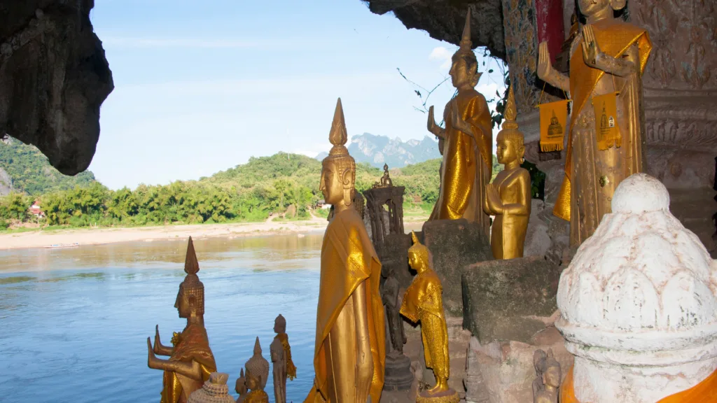 LUANG PRBANG – CUEVAS DE PAK OU — Ciudades de Indochina