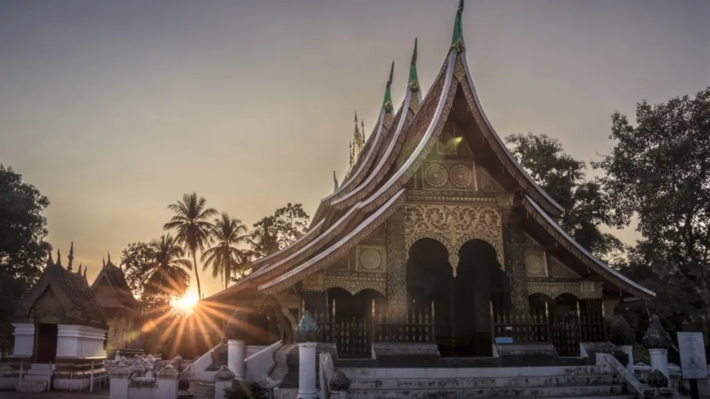 Vat Xieng Thong, Luang Prabang — Laos en Tren