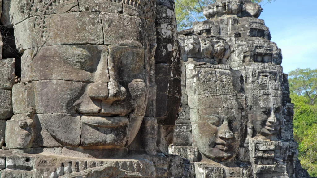 Bayon, Angkor Thom, Siem Reap — Camboya en grupo con Koh Rong