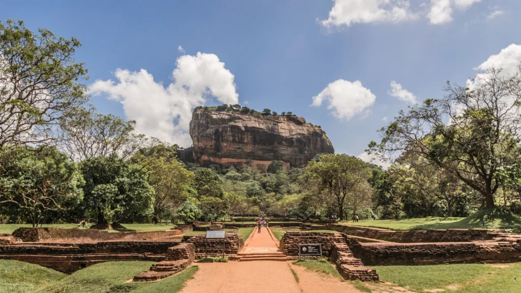 Roca Fortaleza de Sigiriya — Explore Sri Lanka con playas Suroeste