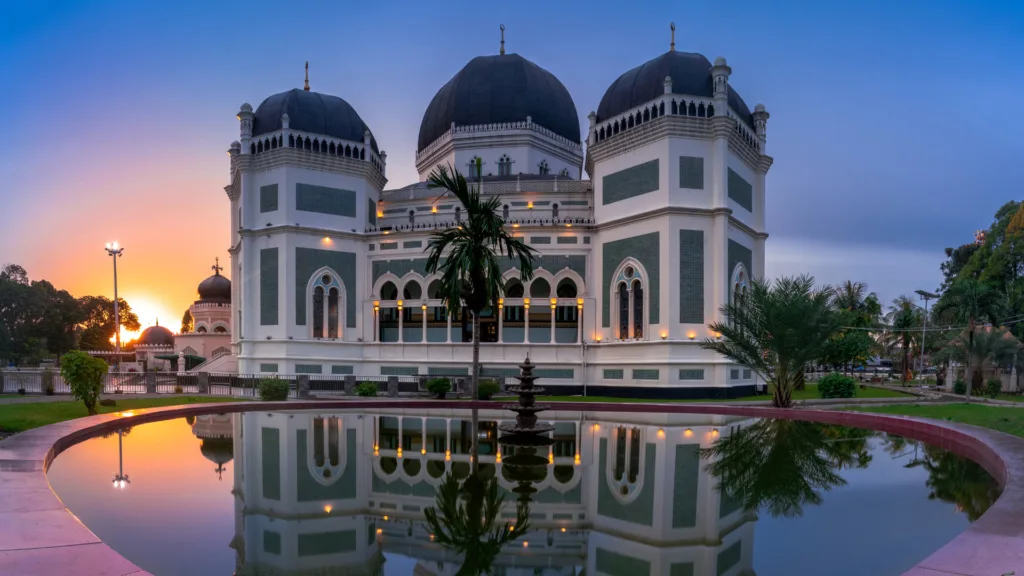 YOGYAKARTA – MEDAN (SUMATRA) — Sumatra, Java y Bali