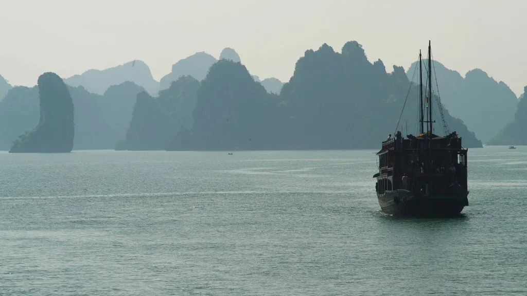 HANOI – BAHIA DE HALONG — Gran Tour de Vietnam