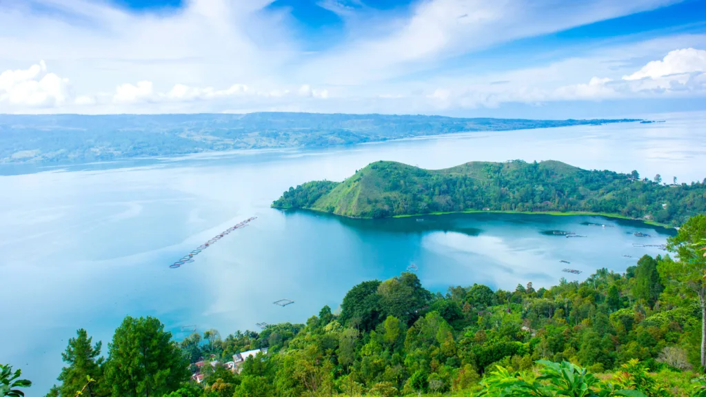 MEDAN – PARAPAT – ISLA SAMOSIR — Sumatra, Java y Bali