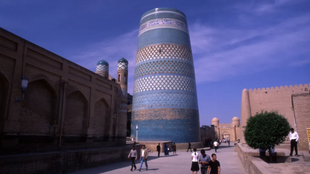 Minarete Kalta Minor, Khiva — Encantos de Uzbekistán y Turkmenistán