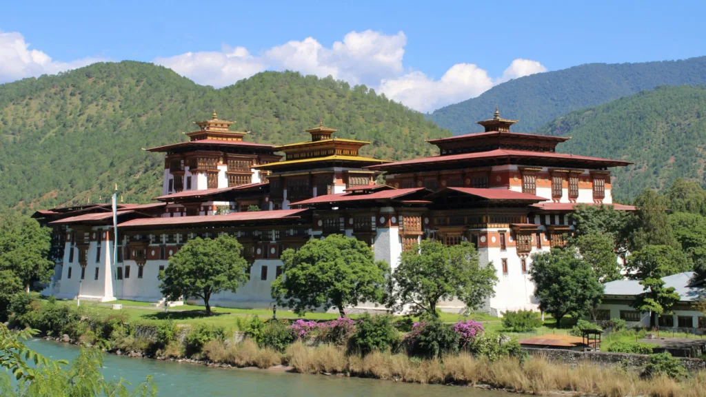Punakha Dzong — Panorama de Bután y Katmandú