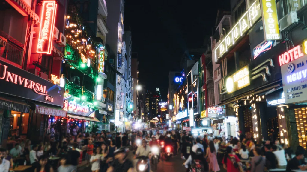 HUE – HO CHI MINH — Súper Vietnam y Con Dao