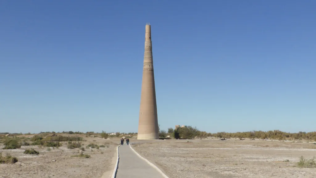 Minarete de Kutlug Timur, Kunya Urgench — Encantos de Uzbekistán y Turkmenistán