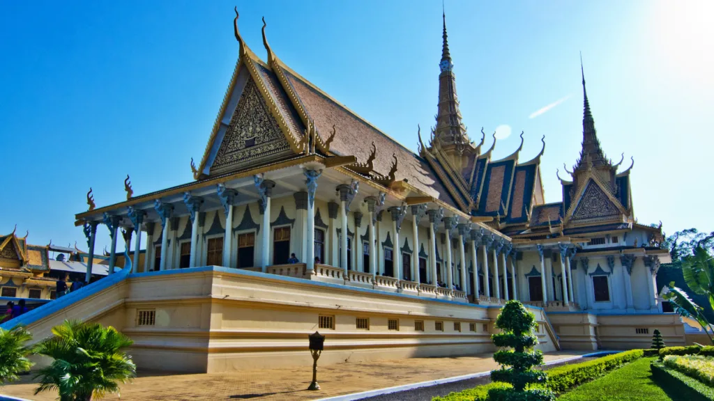 Palacio Real, Phnom Penh — Camboya en grupo con Koh Rong