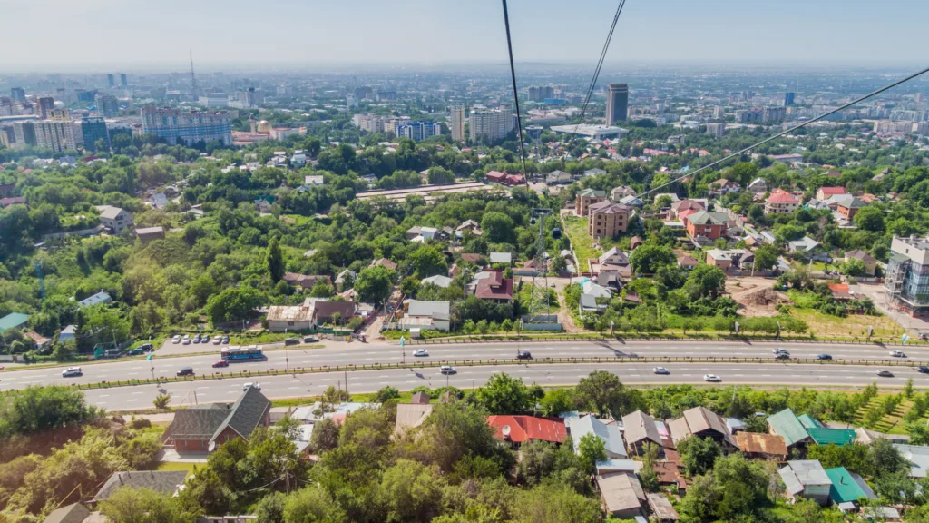 Parque Kok-Tobe, Almaty — Uzbekistán con Kazajistán