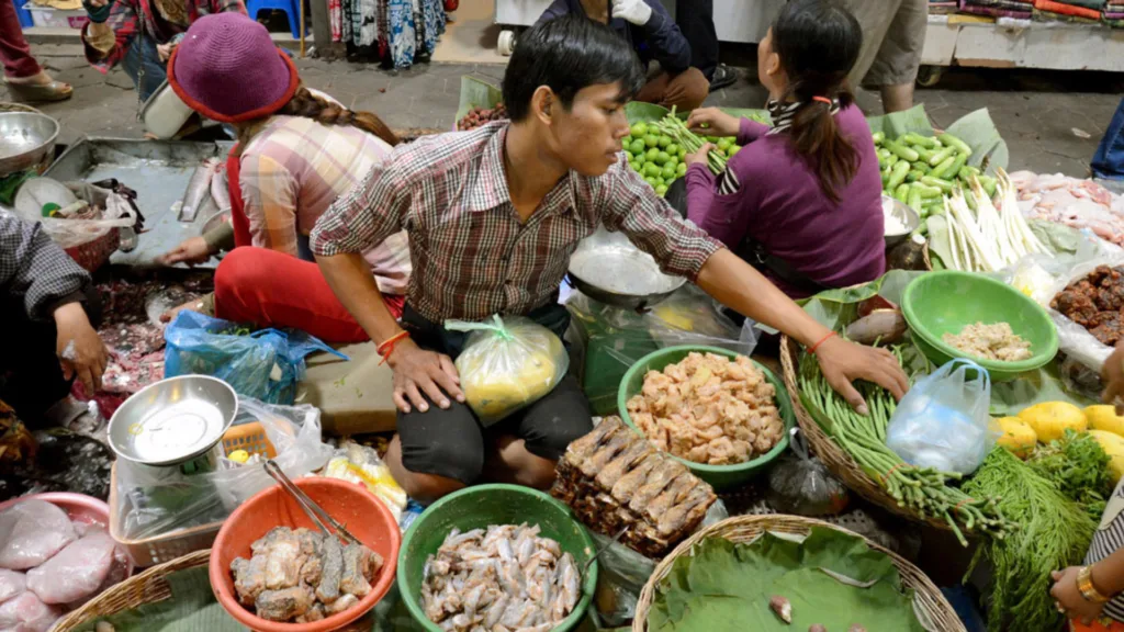 Mercado Ruso, Phnom Penh — Camboya en grupo con Koh Rong