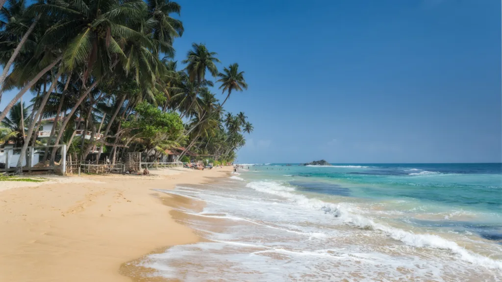 Playa de Hikkaduwa — Sri Lanka en Familia