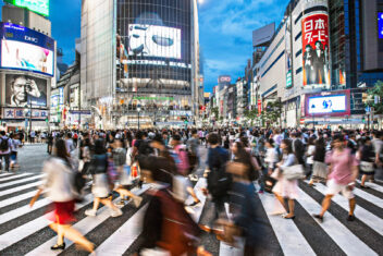 Cruce de Shibuya, Tokyo — Japón Rascacielos y Tatamis con Hong Kong
