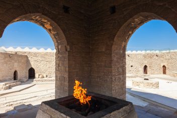 Templo del Fuego de Ateshgah — Atravesando el Cáucaso