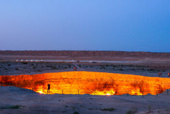 Cráter de Gas Darwaza, Turkmenistán — Turkmenistán al Completo