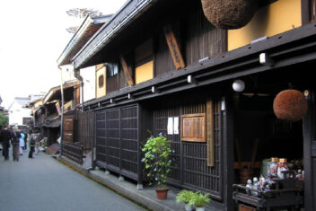 Kami Sannomachi, Takayama — Japón Rascacielos y Tatamis con Hong Kong