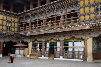 Rinpung Dzong, Paro — Gran Tour de Nepal y Bután