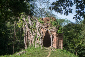 Sambor Prei Kuk — Camboya en grupo con Koh Rong
