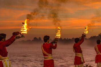 Ganga Aarti — Triángulo de Oro y Benarés