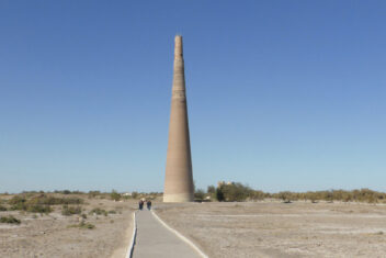 Minarete de Kutlug Timur, Kunya Urgench — Encantos de Uzbekistán y Turkmenistán