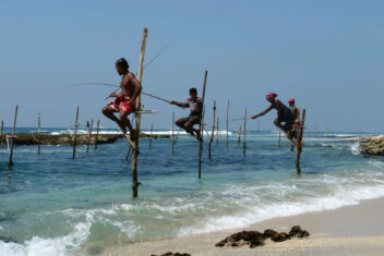Pescadores sobre zancos, Weligama — Explore Sri Lanka con playas Suroeste