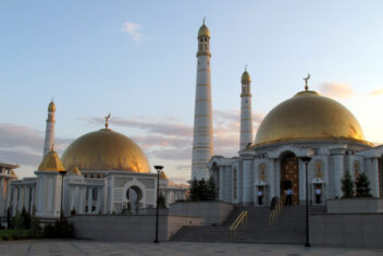 Ashgabat, Tukmenistán — Encantos de Uzbekistán y Turkmenistán