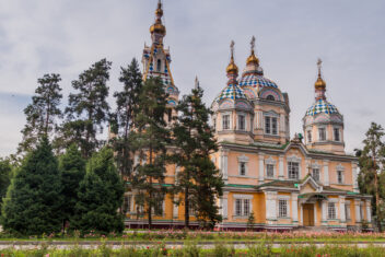 Catedral de la Ascensión (Zenkov), Almaty — Uzbekistán con Kazajistán