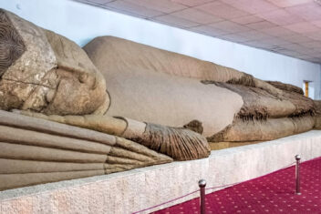 Gran Buda en nirvana, Dushanbe, Tayikistán — La Gran Ruta de la Seda